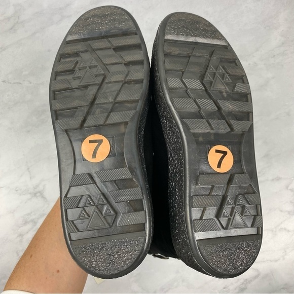 Cougar: Button Sueded Genuine Lambswool Waterproof Short Winter Boots Size 7 NWT - Picture 9 of 9